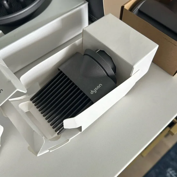 Dyson Supersonic attachments (no blow dryer) - Picture 4 of 5